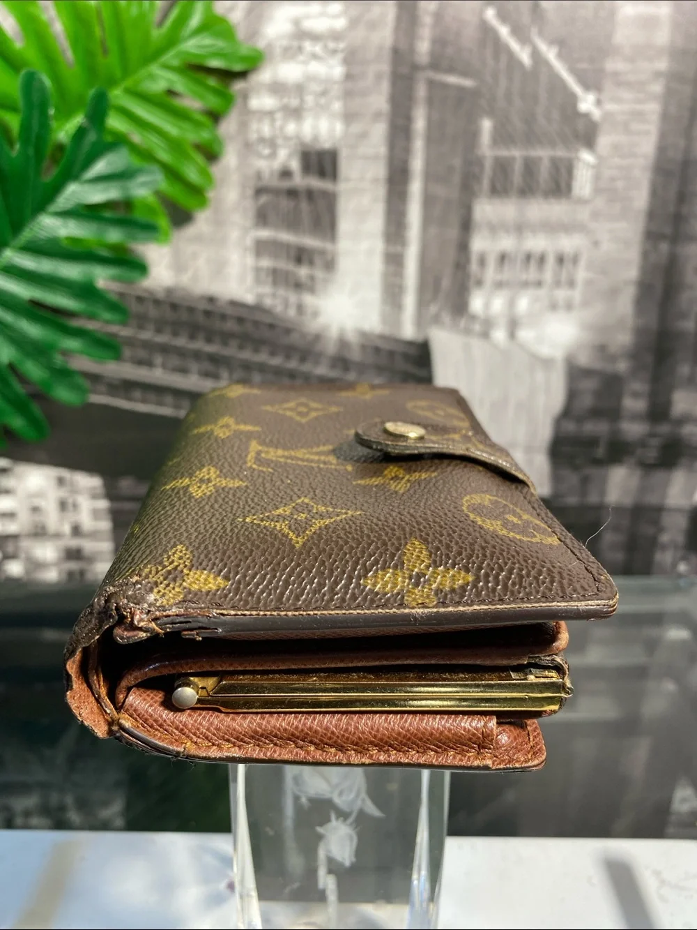 Authentic Louis Vuitton Vintage Monogram Kisslock Wallet - Picture 13 of 15